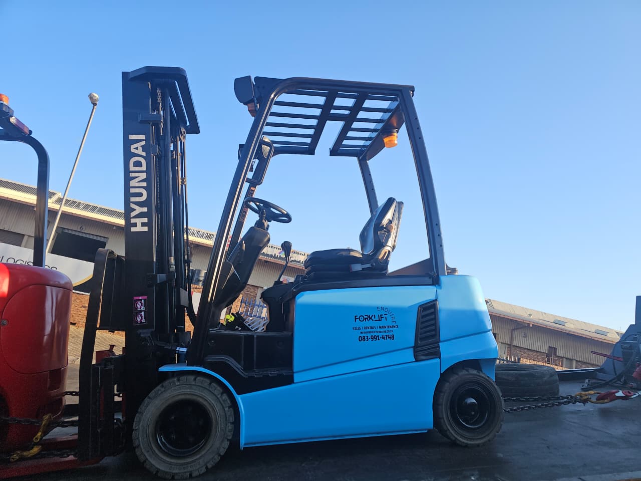 Forklift 28